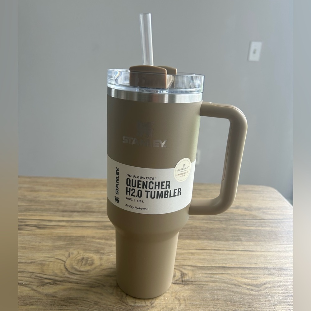 Stanley 40oz Flowstate Quencher - TARGET Heart & Hand w/ Magnolia - Basic Brown
